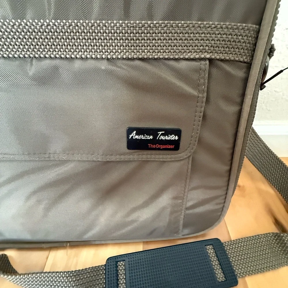 American Traveler Tan laptop Bag